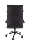 Pisarniški stol president iz usnja črne barve z ergonomsko oblikovanim naslonom kateri je dodatno izbočen, kar daje hrbtenici potrebno podporo pri večurnem sedenju in delu
