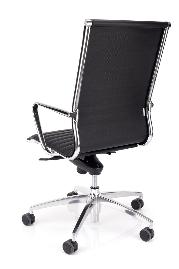 Kvalitetni pisarniški stol alia v blagu črne barve z močnim kovinskim ogrodjem za zagotovljeno trajnost